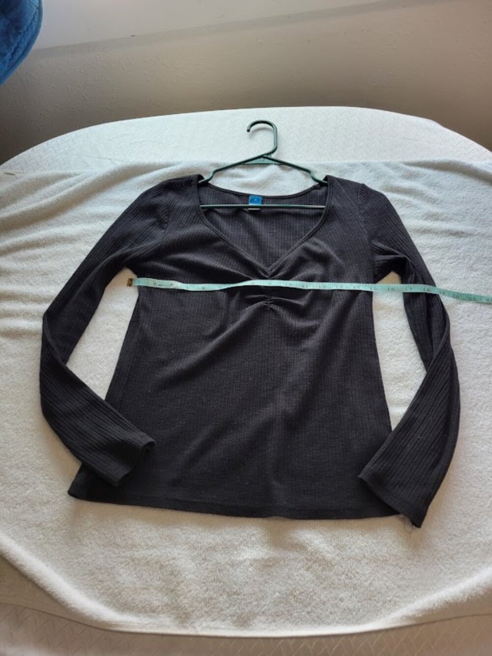Old Navy Women's Ribbed V-Neck Long Sleeve Top Size Medium Black